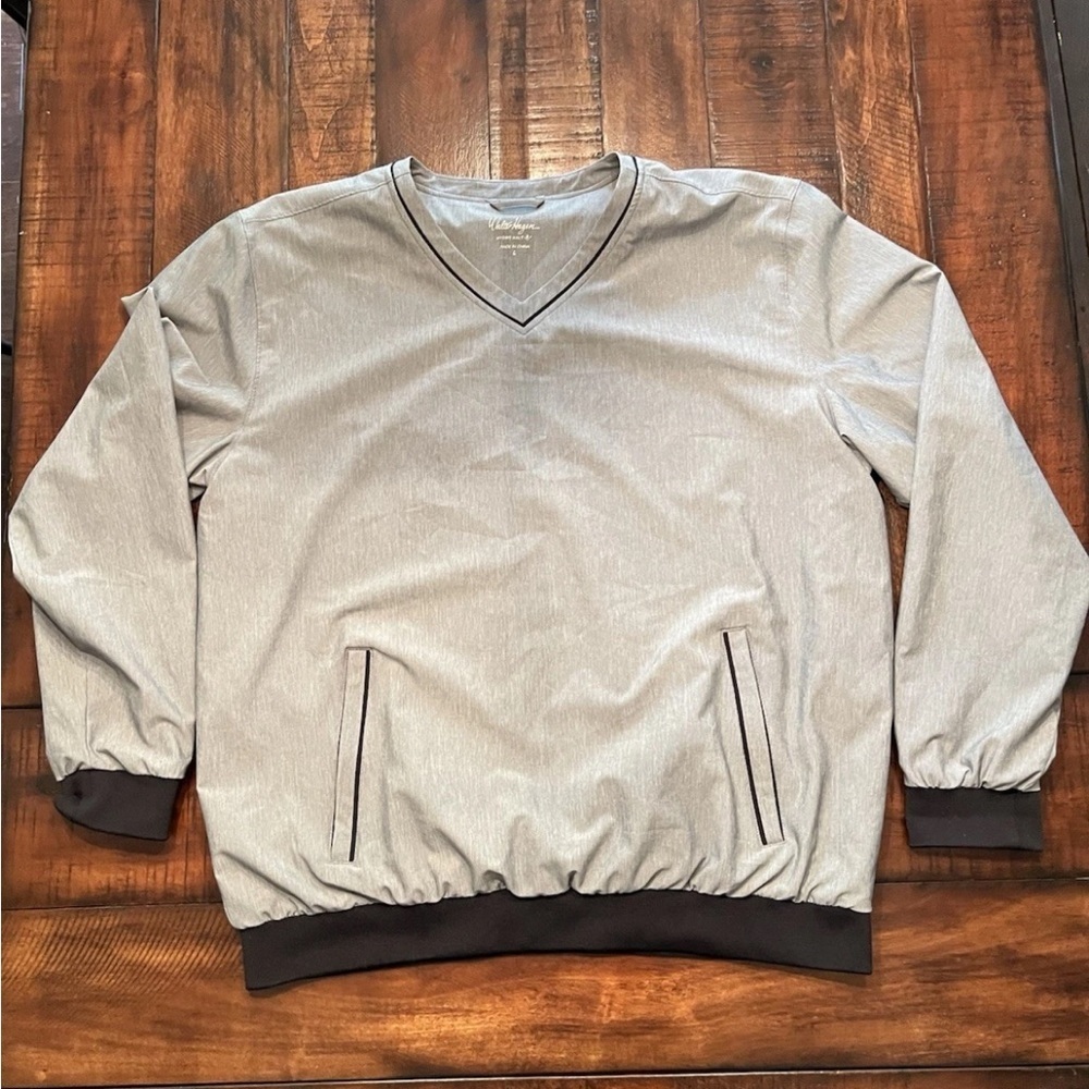 Walter Hagen Gray pullover Top with V-Neck Design